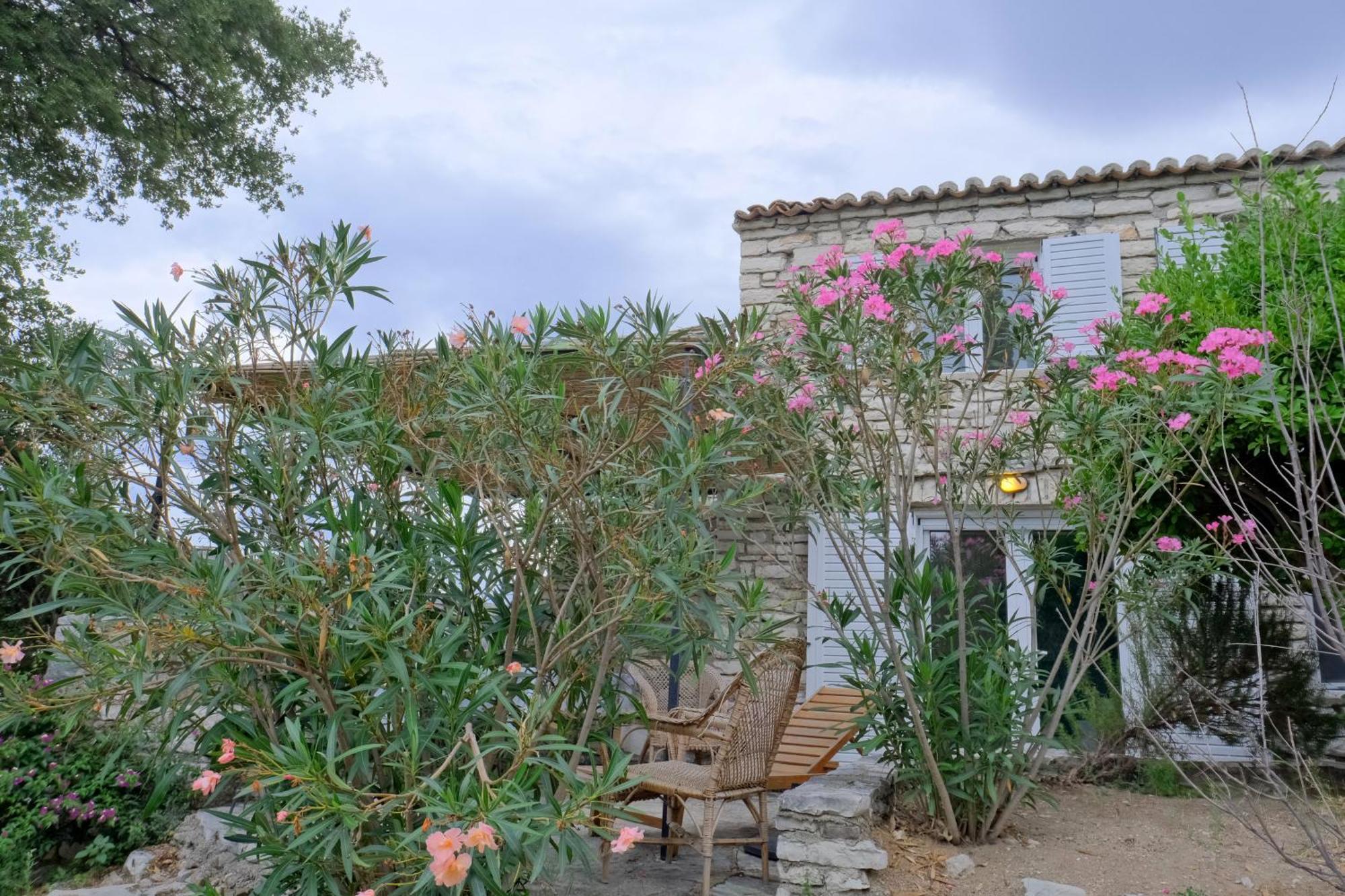 Les Villas De Qeparo Exterior photo